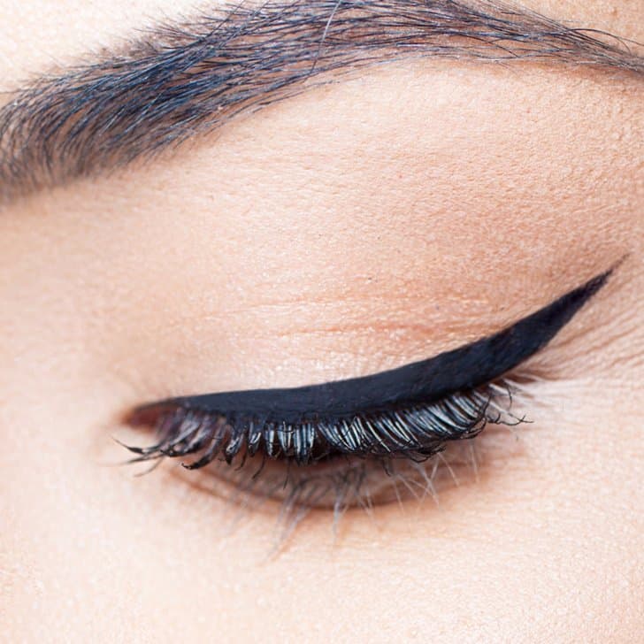 Create cat eye using scotch tape