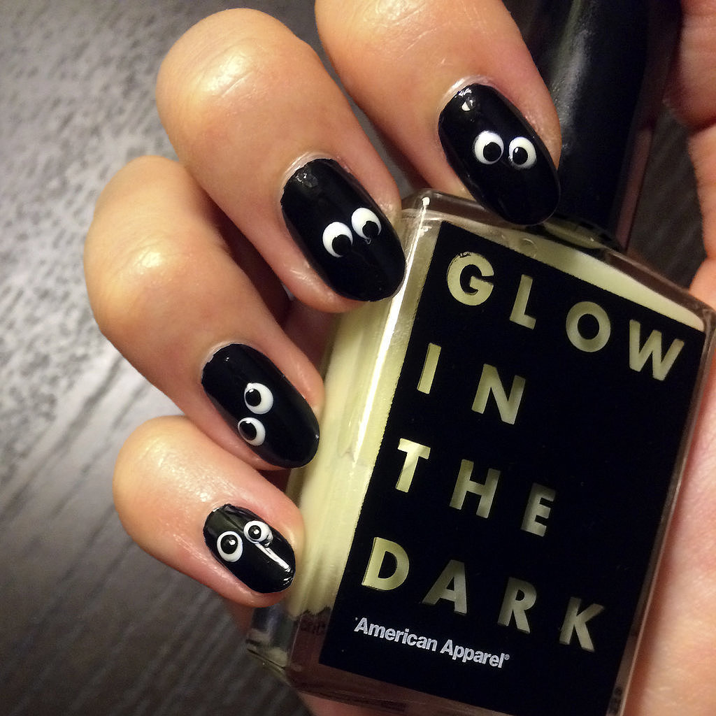 Glow---Dark-Halloween-Nail-Art