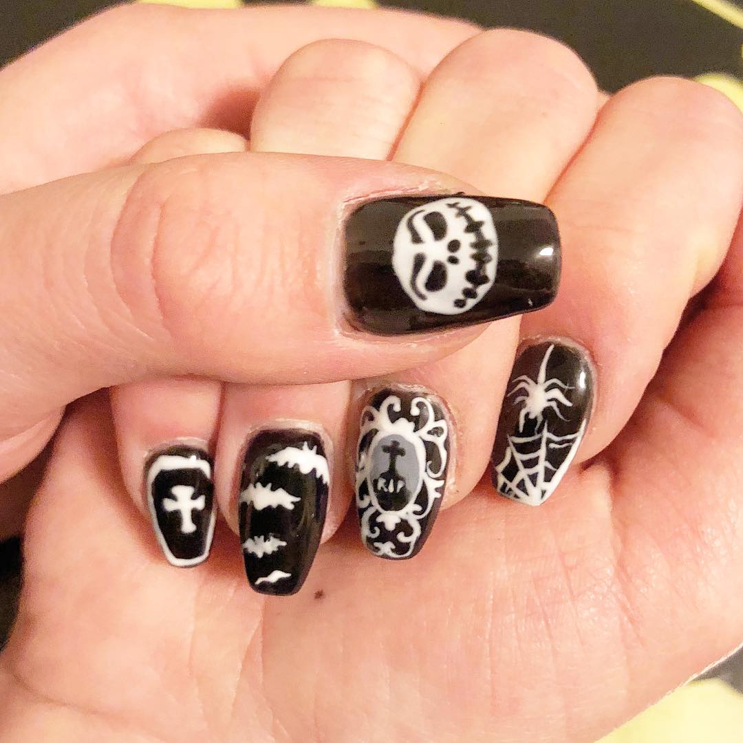 Tomb Skull Spider and Bats Design Nail Art