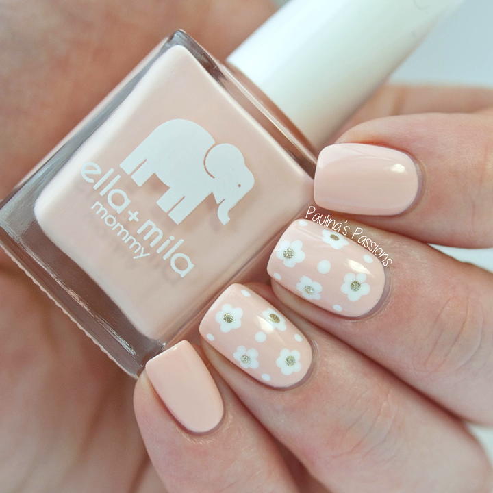Delicate Flowers on Nude Nails