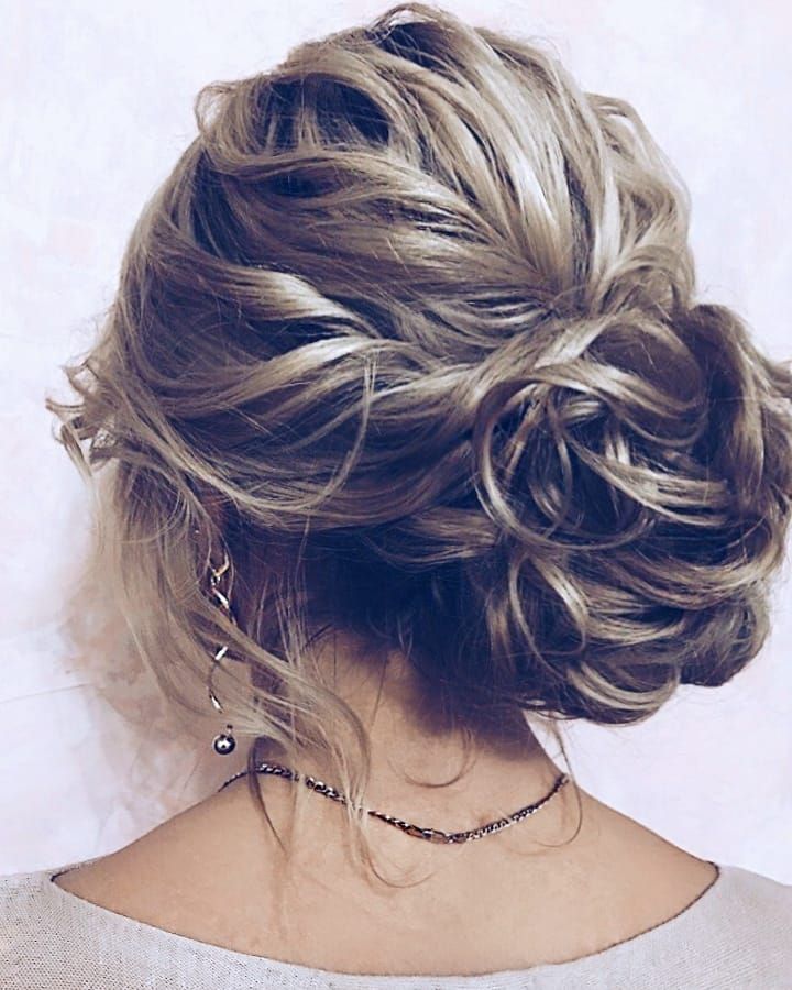 11 Gorgeous hairstyles for WAVY HAIR that perfect for any occasion - half up half down hairstyle #hairstyle #weddinghair #promhairstyle #prom #wedding #updo #hairupstyle #chignon #weddinghairstyles