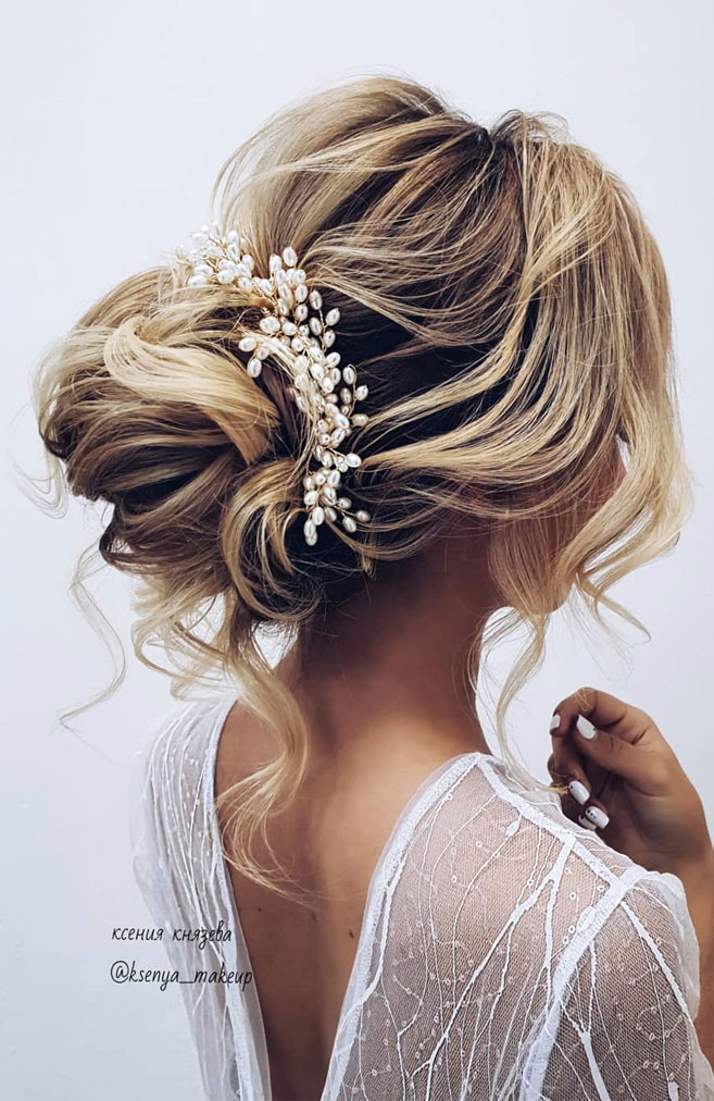 11 Gorgeous hairstyles for WAVY HAIR that perfect for any occasion - half up half down hairstyle #hairstyle #weddinghair #promhairstyle #prom #wedding #updo #hairupstyle #chignon #weddinghairstyle #hairstyles #updo #hairupstyle #chignon #braids #simplebun