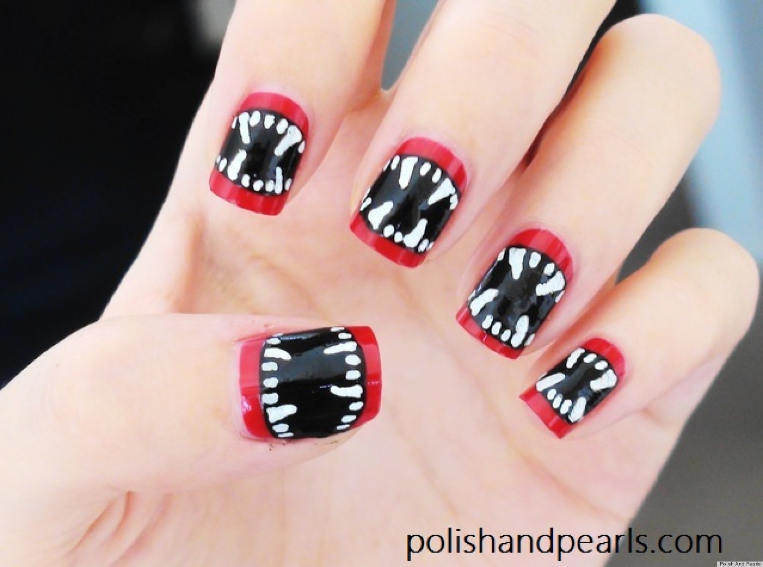 o-DIY-NAIL-ART-HALLOWEEN-VAMPIRE-FANGS-facebook