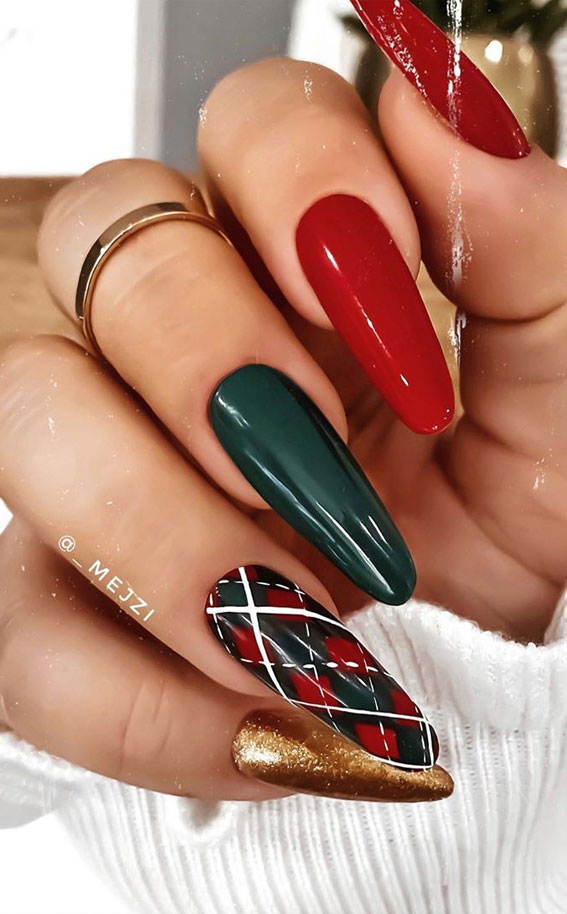 christmas red and green nails, plaid christmas nails, christmas nails coffin, christmas nails press on, winter nails, christmas nails gel, christmas nail stickers, christmas nails 2020, christmas nail designs 2020, christmas acrylic nails, christmas nail ideas