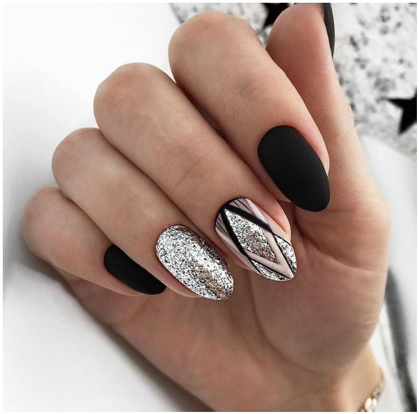 Black and White Geometric Accent Tip