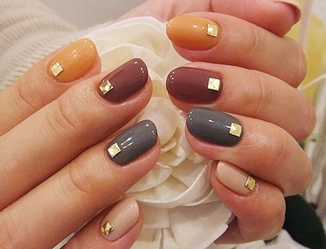 Fall stud nail art