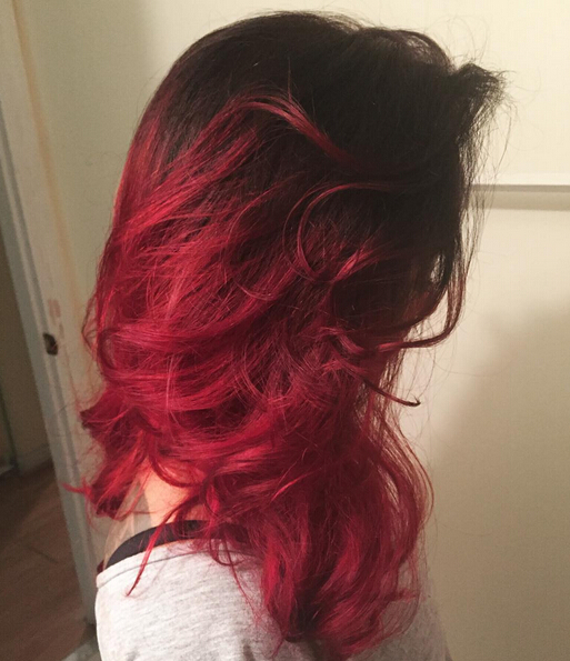 Messy Long Wavy Hairstyle for Red Hair