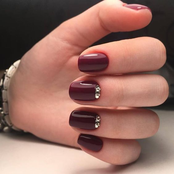 burgundy and silver glitter nails plus some jewels are amazing for winter holidays weddings