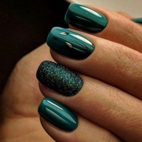 elegant glitter navy nails are great for winter, to achieve that ice queen look that many girls want