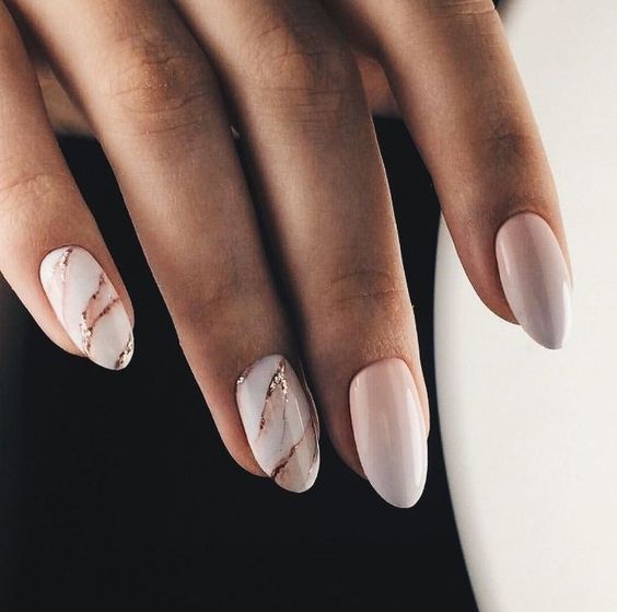 neutral almond nails with silver stripes on the ring finger is a stylish and chic idea for a modern bride