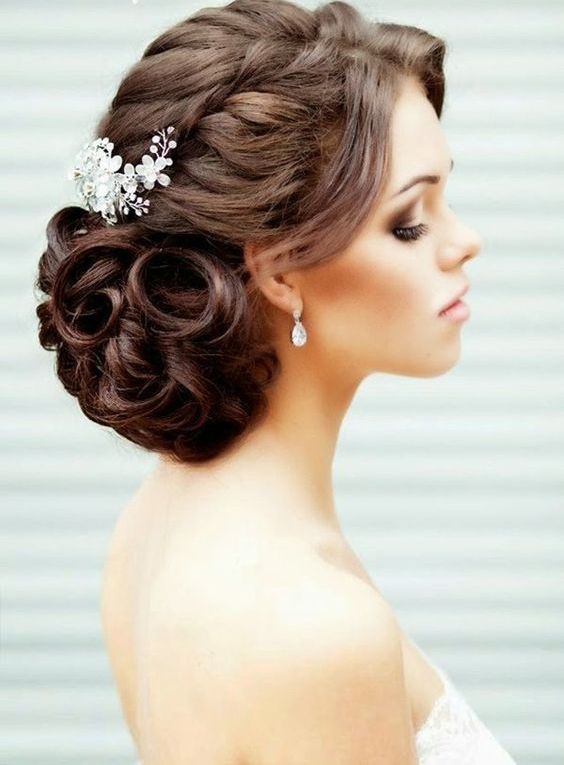 chic and messy curled updo looks very trendy