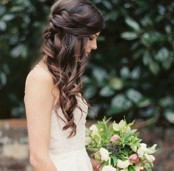 boho woven side swept wavy hair with baby's breath