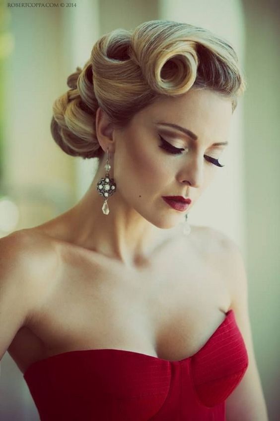 a side updo with fixed curls and a shiny hairpiece is a gorgeous idea for a 1920s or 1930s wedding