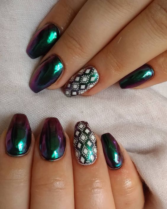 Lovely Blue Shinning Nails with Exceptional Patterned Design Nail Art