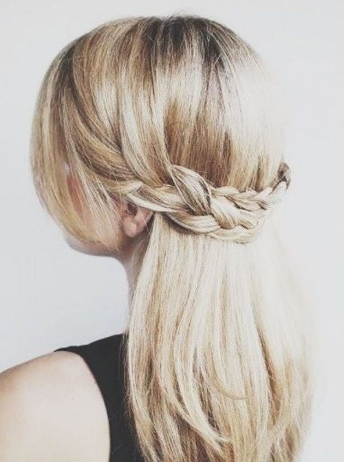 a retro-inspired wedding hairstyle with a curl fixed top and waves down will finish off your vintage bridal look