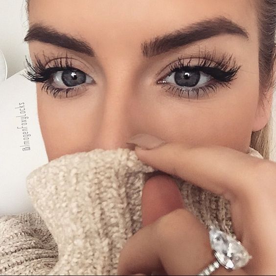 How to Pull off Doll Lashes
