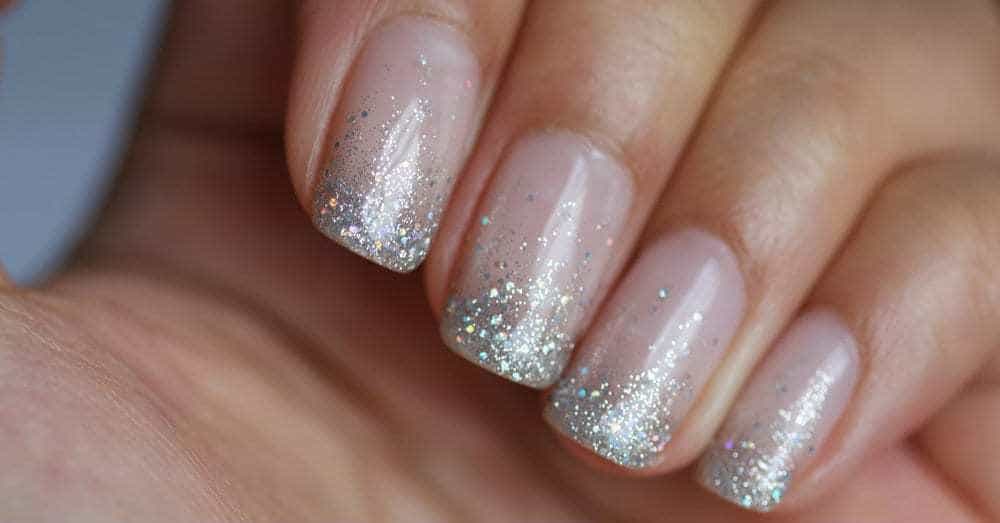 short cute bridal nail idea