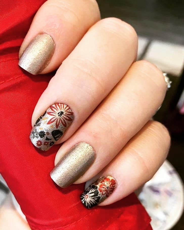 Fantastic Golden Nails with Floral Design