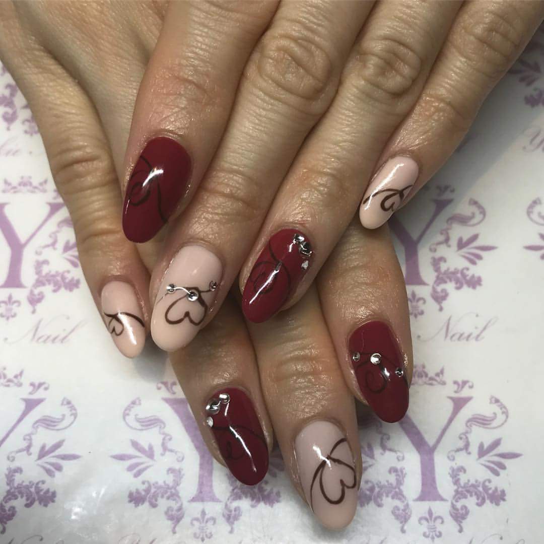 Hearty Glossy Maroon and Beige Valentines Special Oval Nail Art