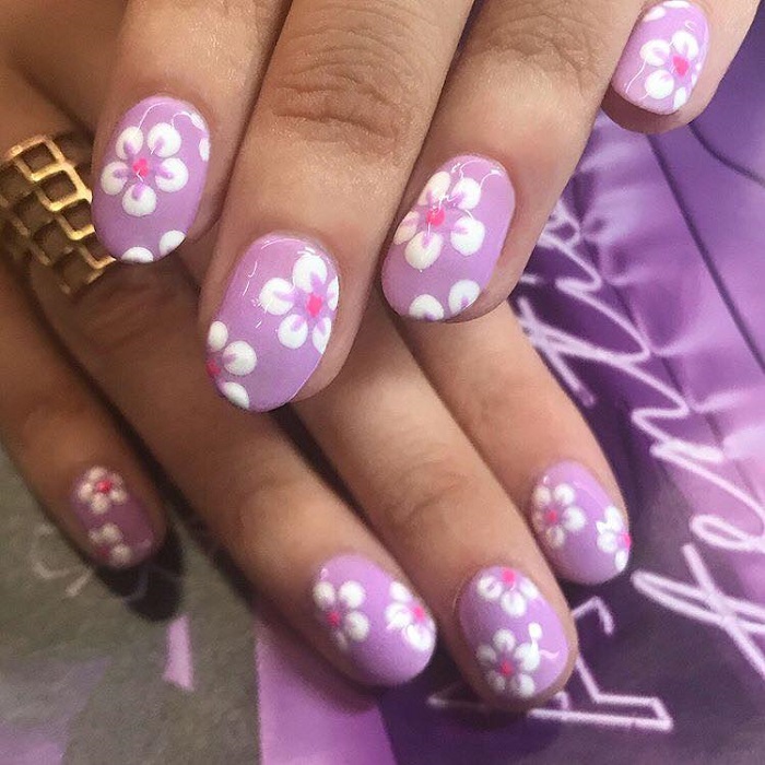 Cute Summer Nail Art to Swoon Over floral nails
