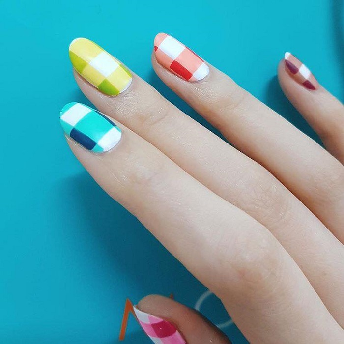 Cute Summer Nail Art to Swoon Over plaid nails