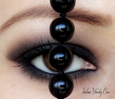 Black smokey eye makeup