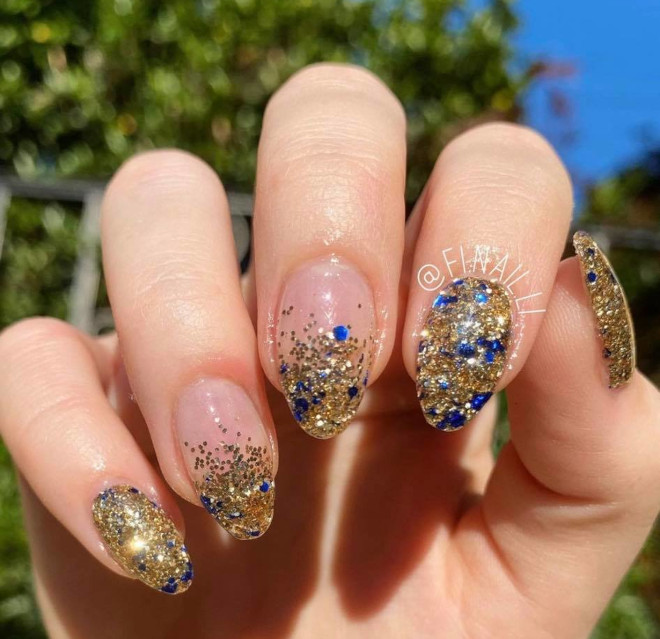 gold nails are perfect for the holiday season