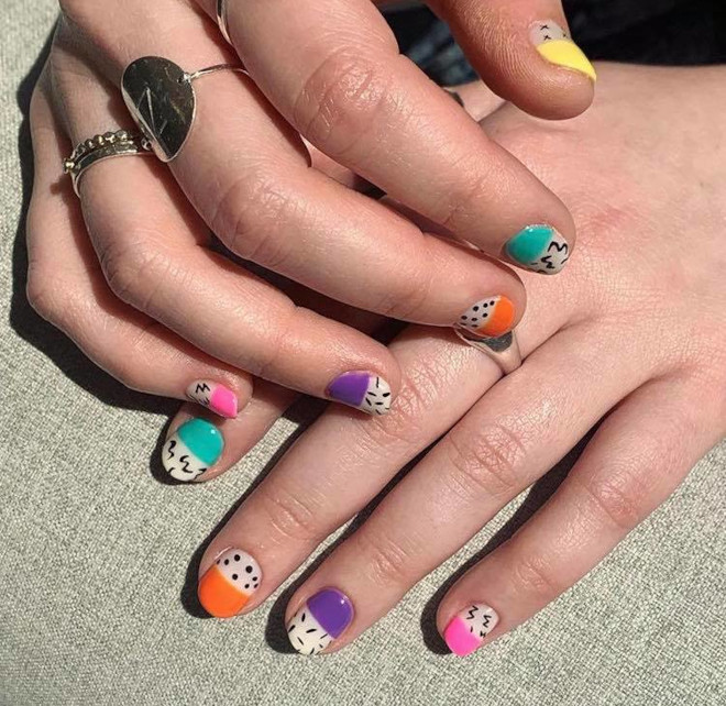 half-dip nails are the new way to do french manicure