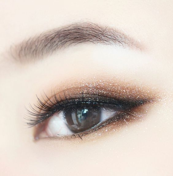 How to Pull Off Smudged Eyeliner