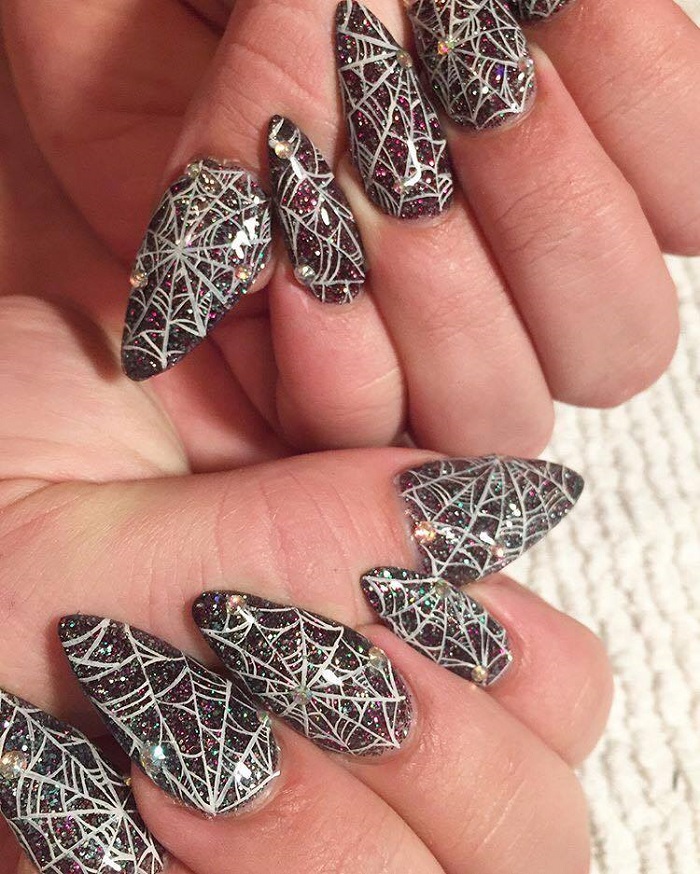 Insane-Halloween-Nail-Art-That-Will-Make-You-Swoon-web nails