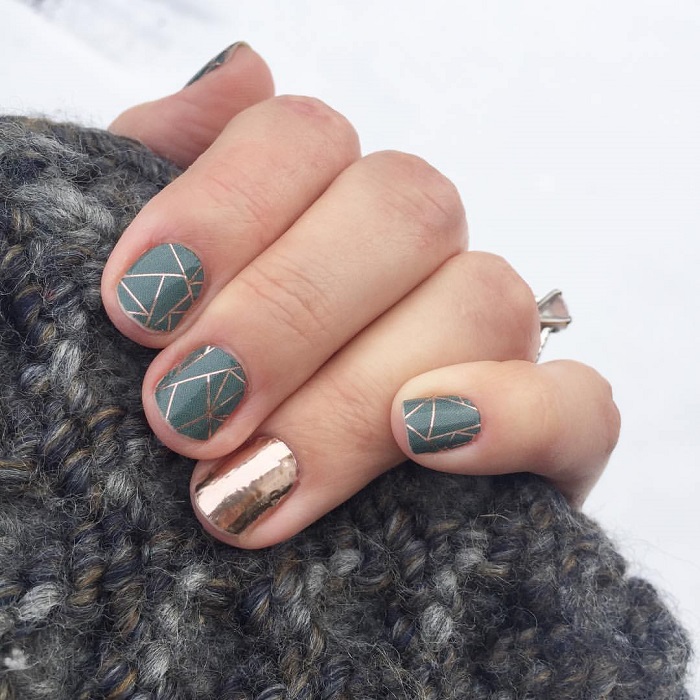 Metallic-Nail-Art-To-Shine-All-The-Way-gold grey