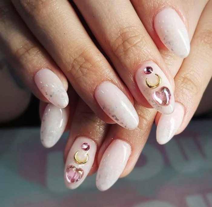 milky nails trend