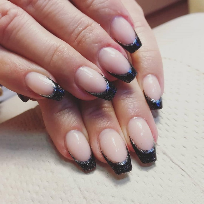 The Trendiest French Manicure Inspo For Winter black