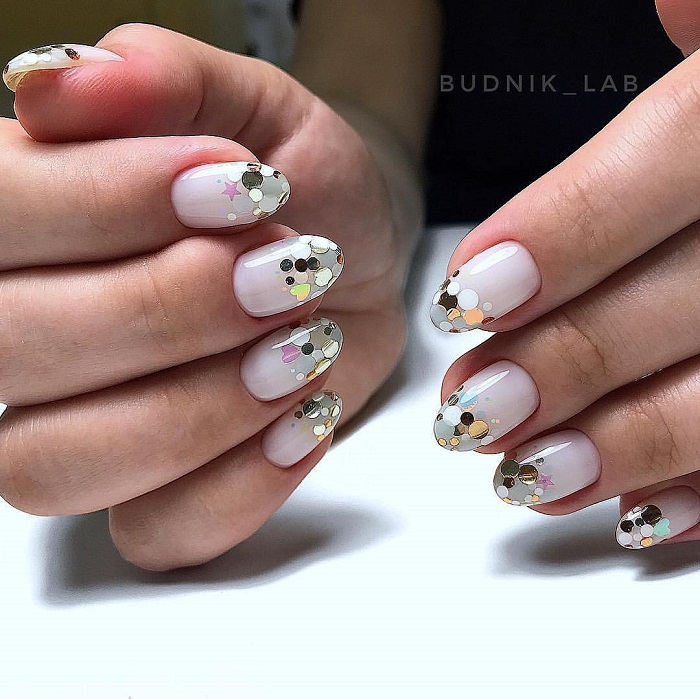 The Trendiest French Manicure Inspo For Winter white sparkle