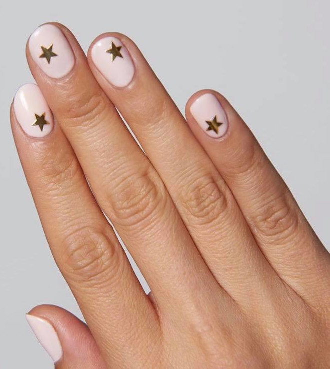 star nails are trending