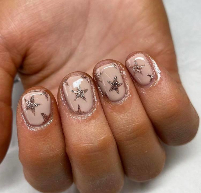 star nails are trending