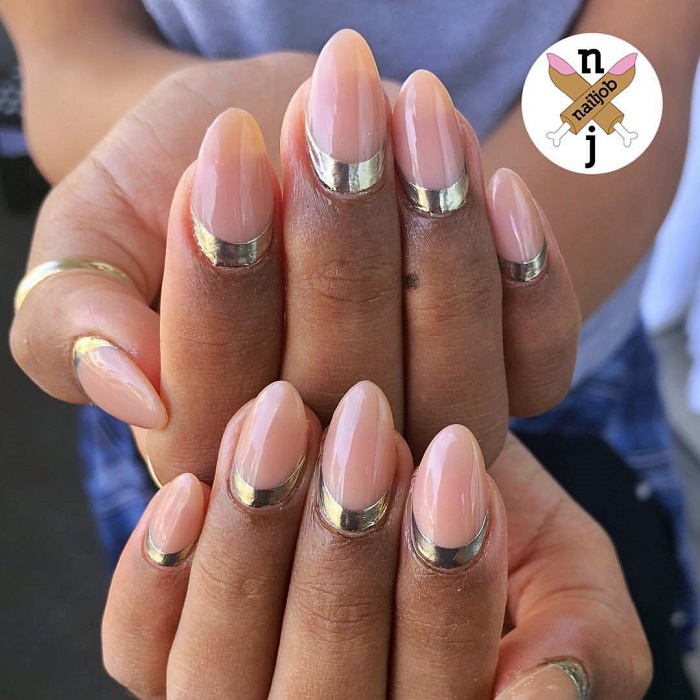 Trendy-Nail-Designs-You-Have-To-Try-This-Winter-gold moon nails