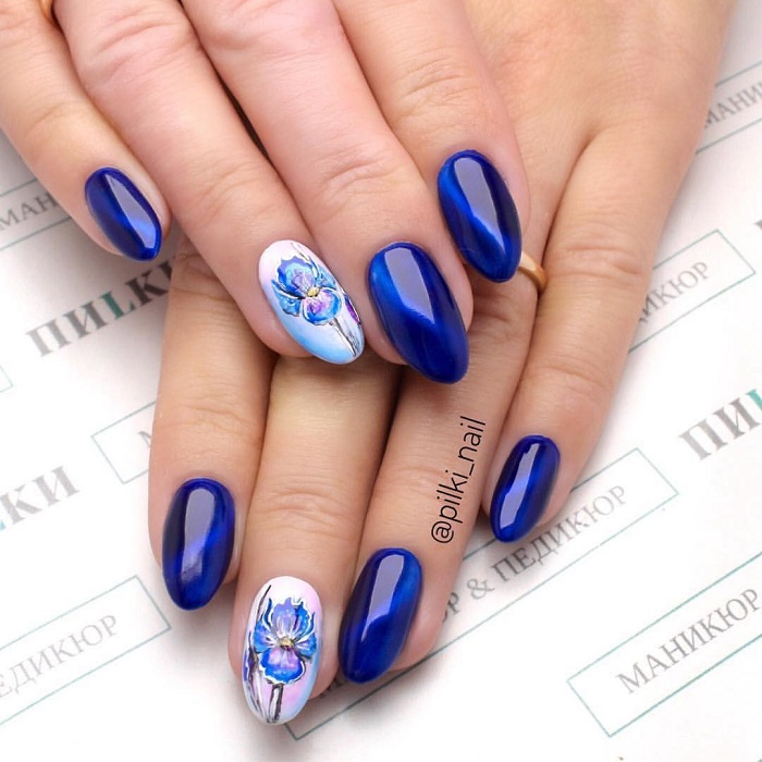 Trendy-Nail-Designs-You-Have-To-Try-This-Winter-blue nails