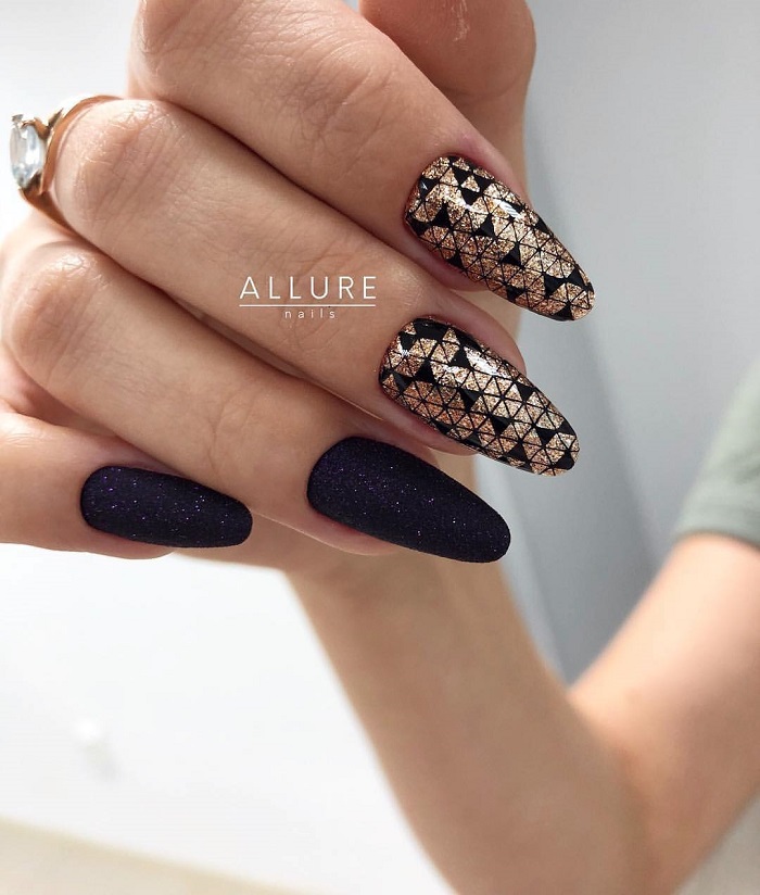 Trendy-Nail-Designs-You-Have-To-Try-This-Winter-black and gold nails