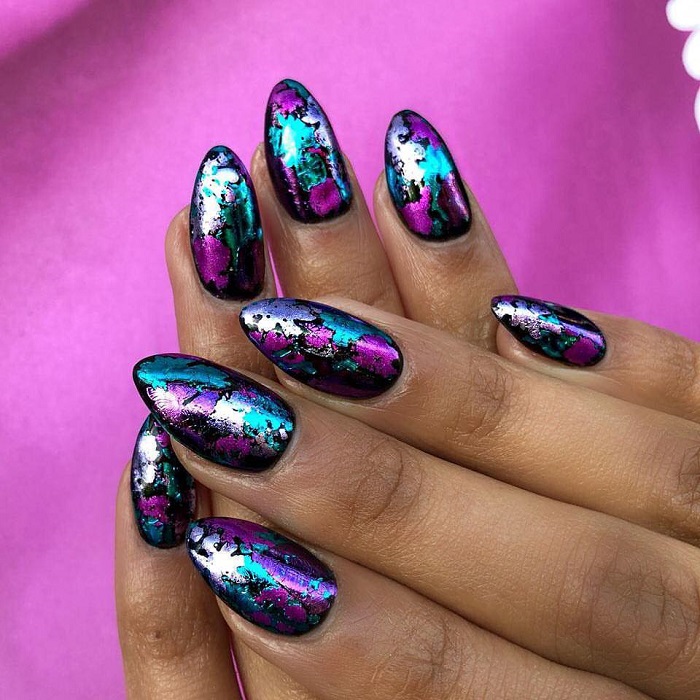 Trendy-Nail-Designs-You-Have-To-Try-This-Winter-foil nails