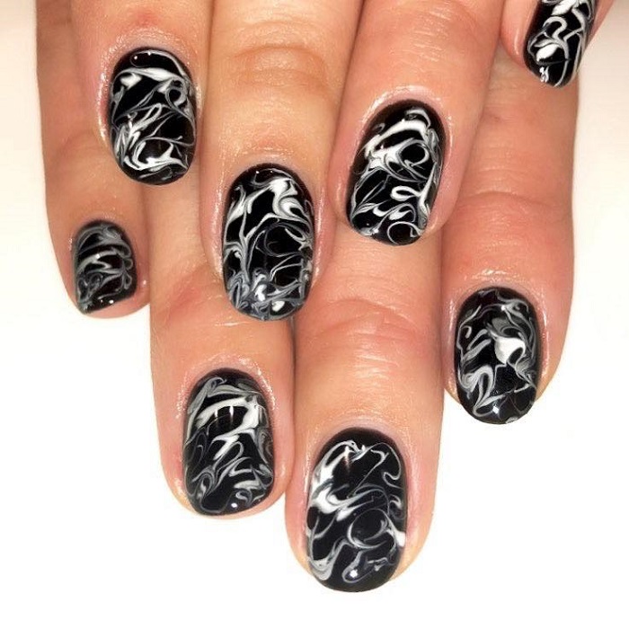 Trendy-Nail-Designs-You-Have-To-Try-This-Winter-marble nails