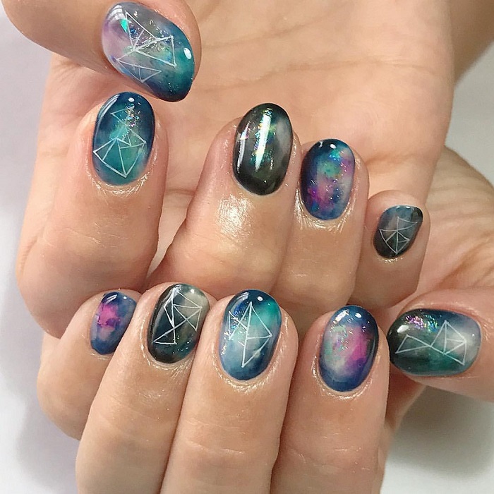 Trendy-Nail-Designs-You-Have-To-Try-This-Winter-sky constellation nails